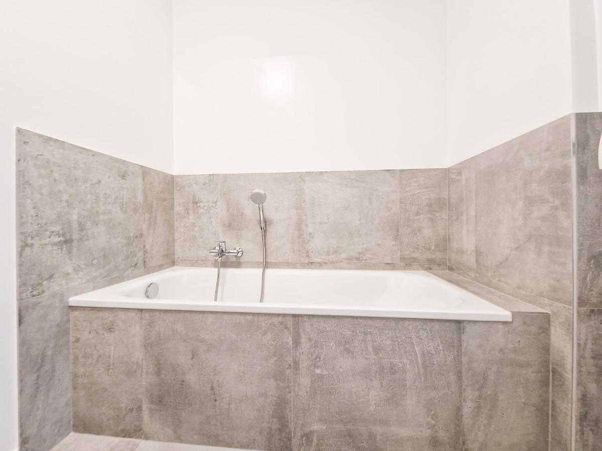 Raj Living - City Apartment With 3 Rooms - 15 Min Messe Dus & 10 Min Old Town Dus Düsseldorf Esterno foto